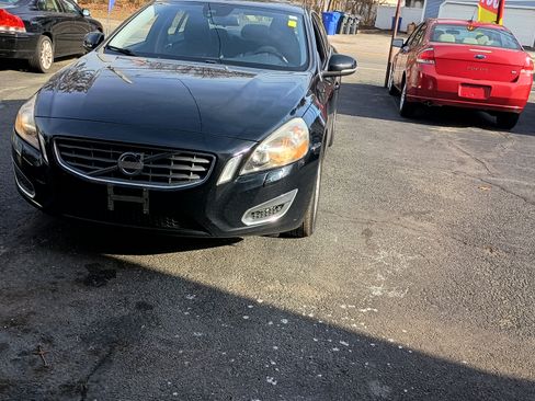 Used 2012 Volvo S60 T5 image 1