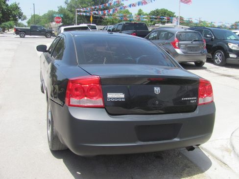 Used 2010 Dodge Charger SXT RWD image 3
