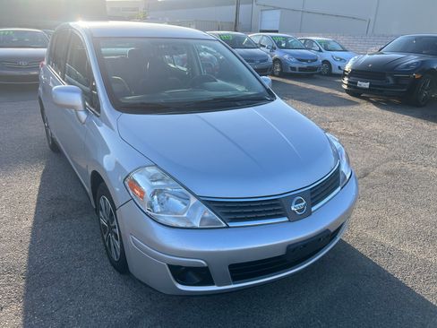 Used 2008 Nissan Versa Hatchback FWD image 6