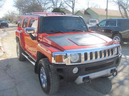 Used 2008 HUMMER H3 image 2