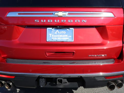 Used 2021 Chevrolet Suburban Premier image 12
