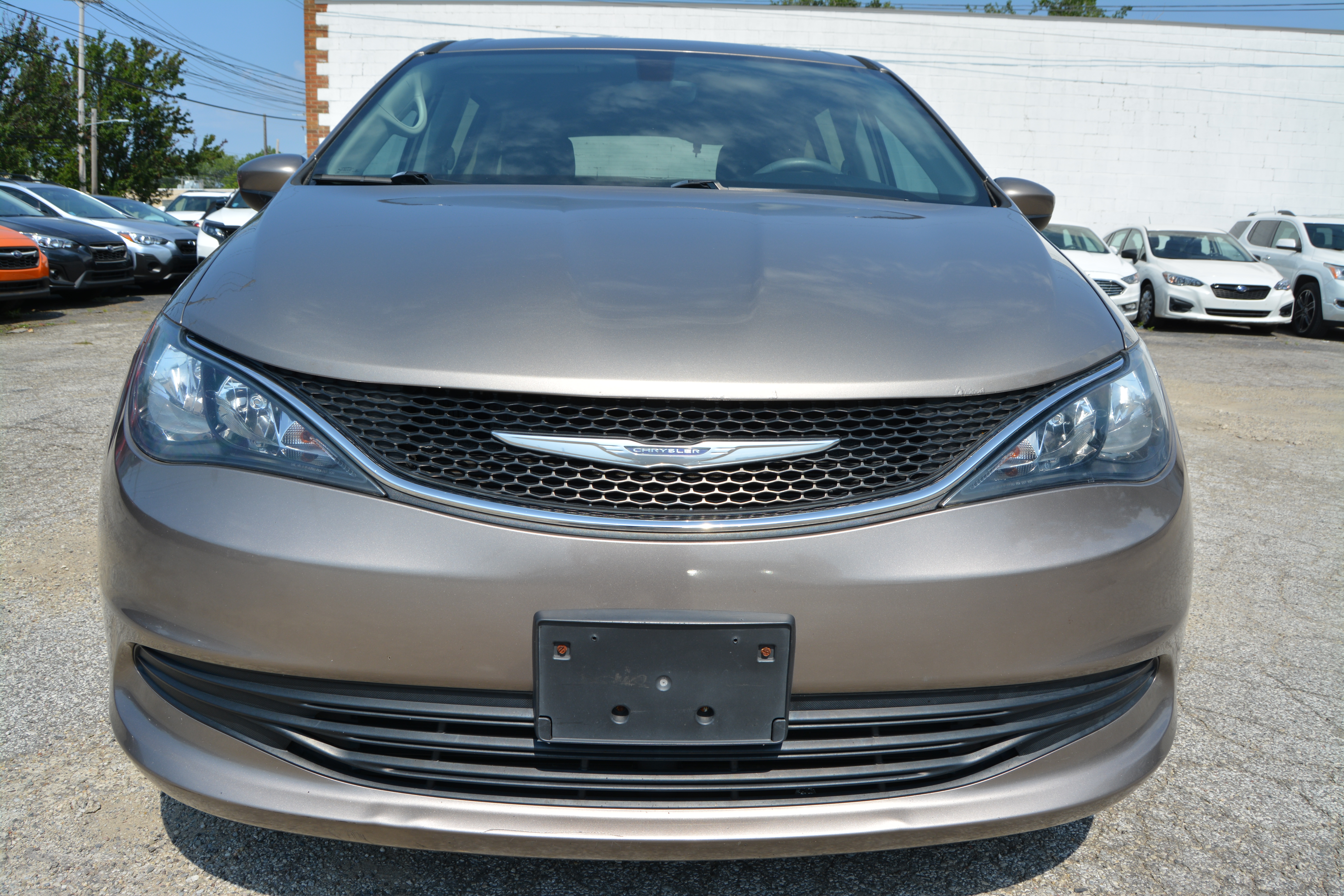 Used 2017 Chrysler Pacifica Touring FWD image 11