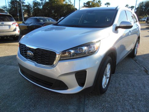 Used 2019 Kia Sorento LX image 3
