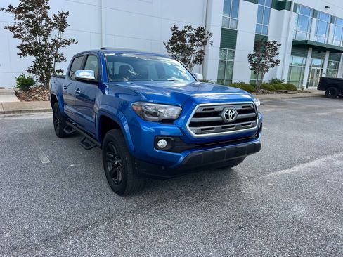 Used 2016 Toyota Tacoma Limited image 3