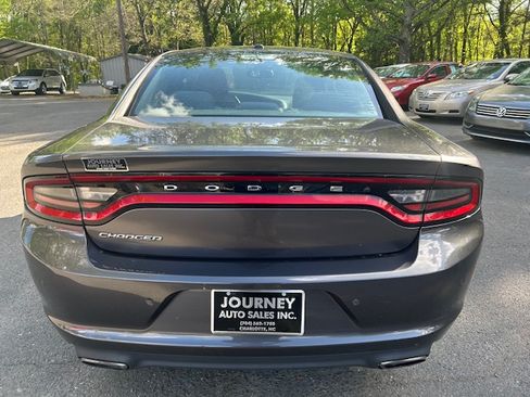 Used 2015 Dodge Charger SE image 4