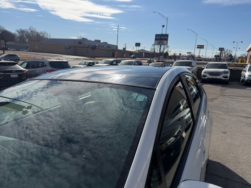 Used 2010 Toyota Prius Four image 10