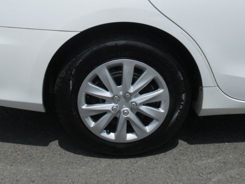 Used 2015 Toyota Camry LE FWD image 22
