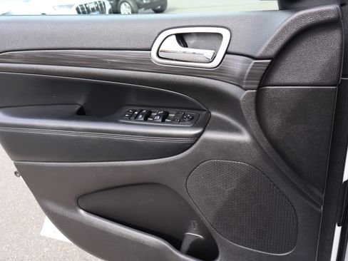 Used 2019 Jeep Grand Cherokee Altitude image 20