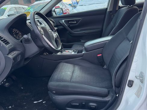 Used 2018 Nissan Altima image 4