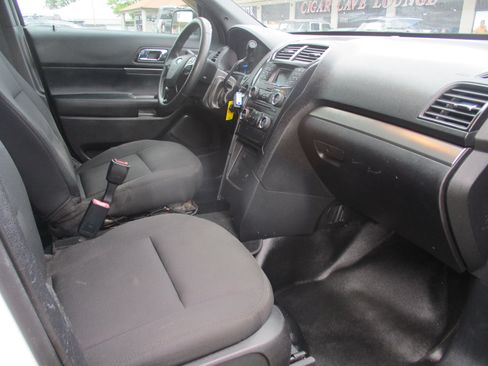 Used 2016 Ford Explorer image 5