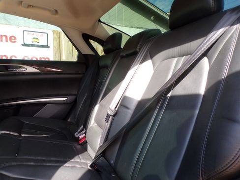 Used 2015 Lincoln MKZ image 7