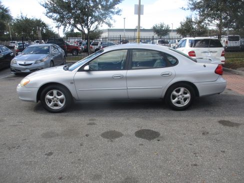 Used 2002 Ford Taurus LX image 1
