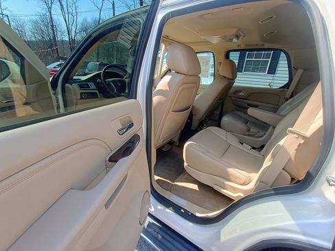 Used 2013 Cadillac Escalade AWD Luxury image 12