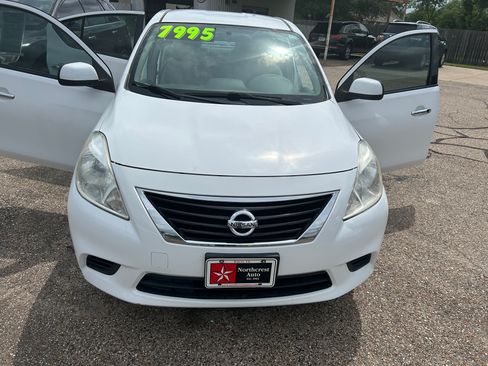 Used 2014 Nissan Versa SV FWD image 2