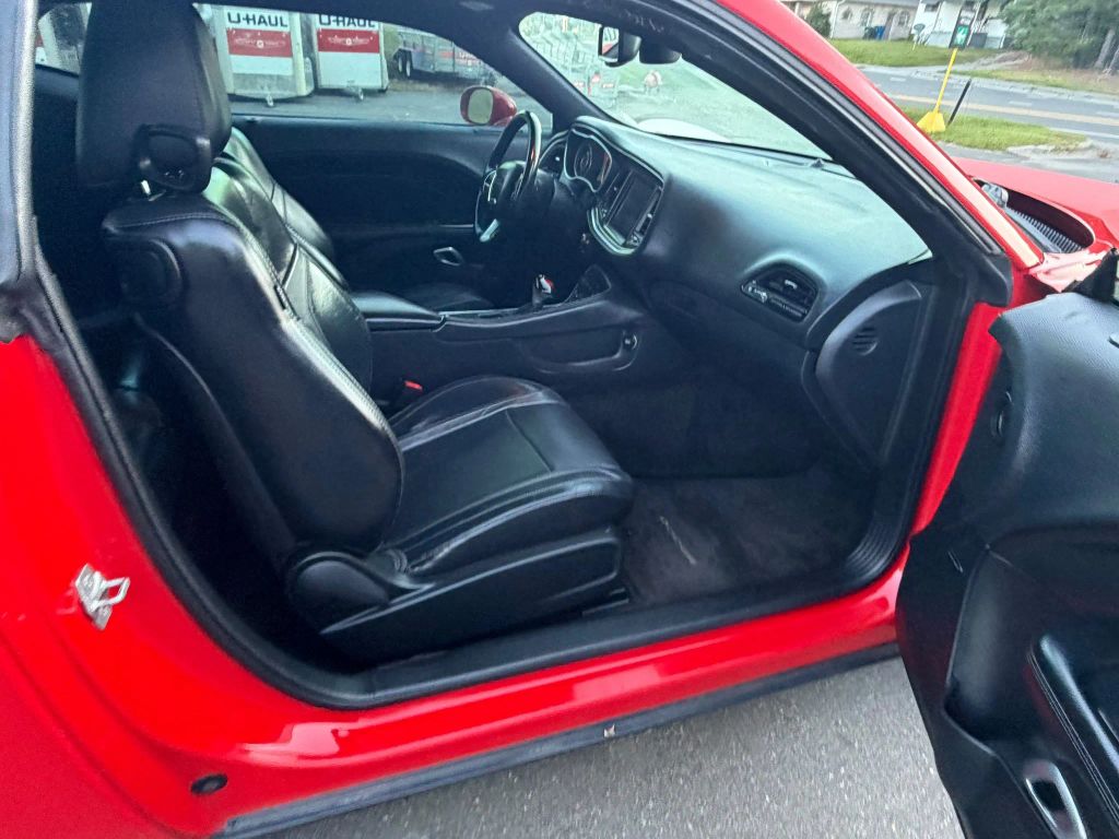 Used 2015 Dodge Challenger SXT Plus RWD image 10