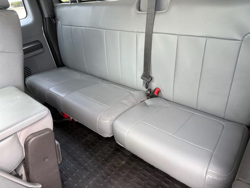 Used 2012 Ford F550 image 81