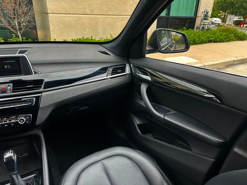 Used 2018 BMW X1 sDrive28i Sport Utility 4D FWD image 17