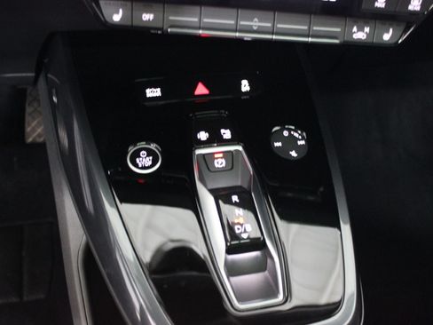 Used 2024 Audi Q4 e-tron Premium Plus image 17