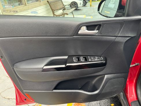 Used 2018 Kia Sportage EX image 8