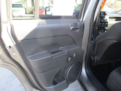 Used 2013 Jeep Patriot Sport image 19