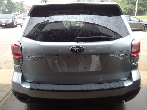 Used 2017 Subaru Forester 2.5i Premium AWD/4WD image 5