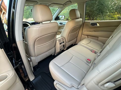 Used 2017 Nissan Pathfinder FWD image 6