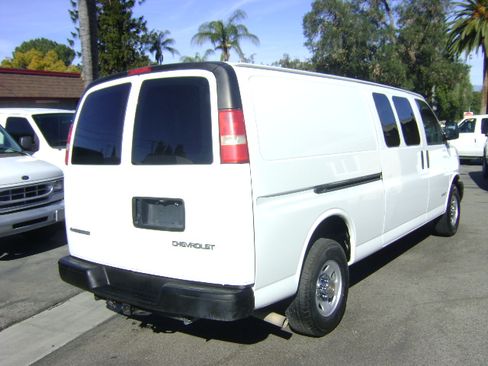 Used 2005 Chevrolet Express 3500 image 6