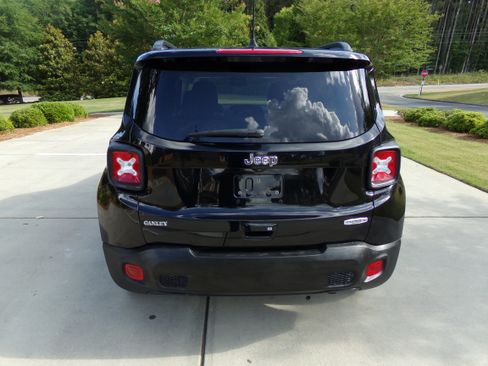 Used 2019 Jeep Renegade FWD Latitude image 4