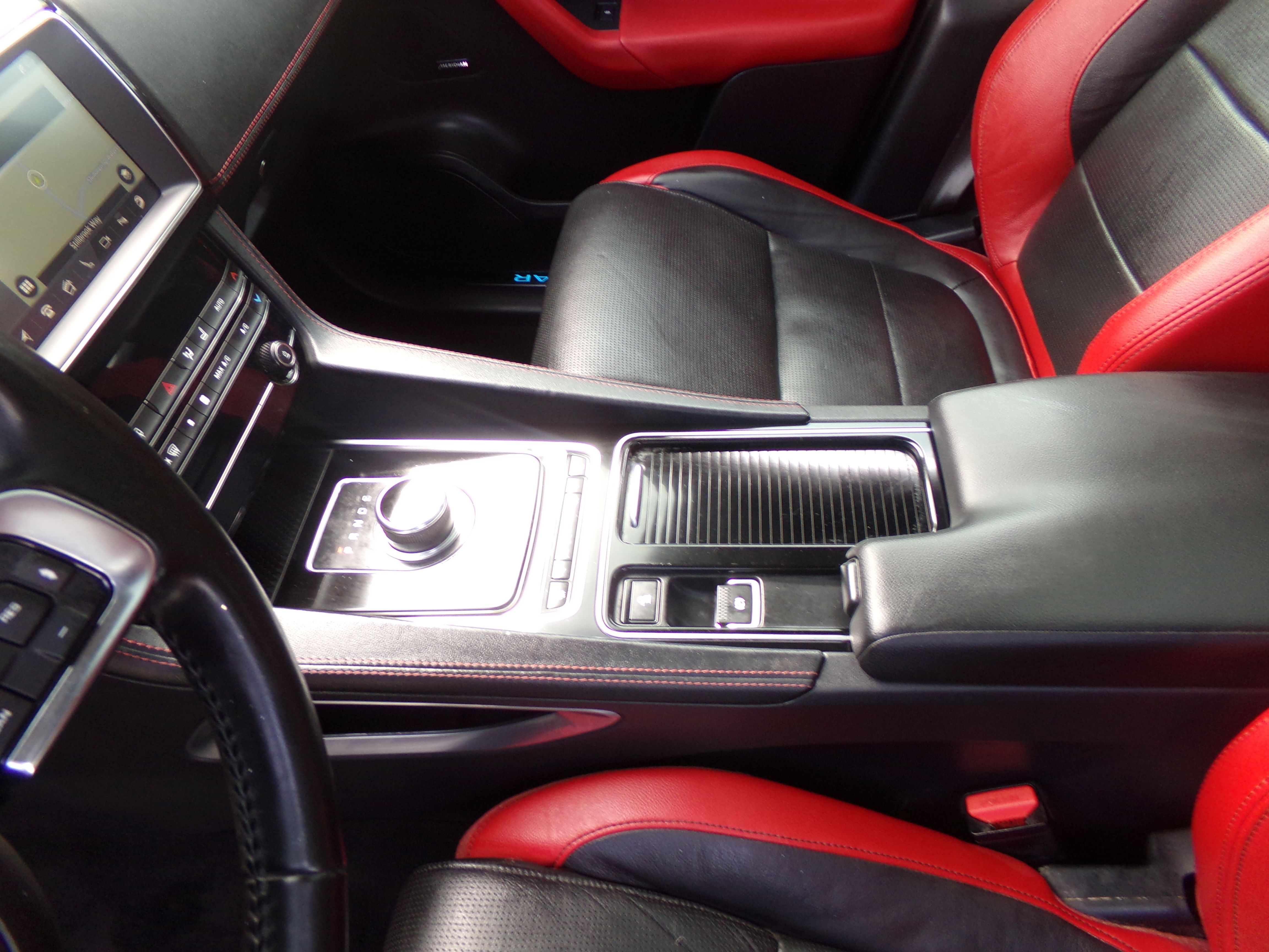 Used 2019 Jaguar F-PACE S AWD/4WD image 12