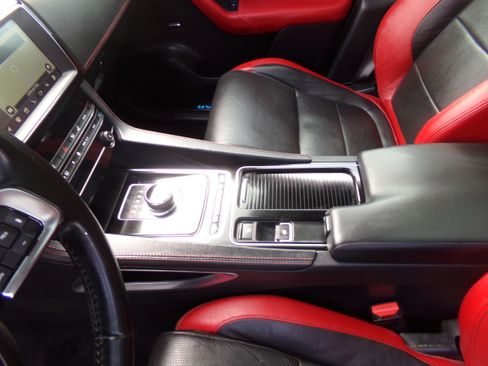 Used 2019 Jaguar F-PACE S image 12
