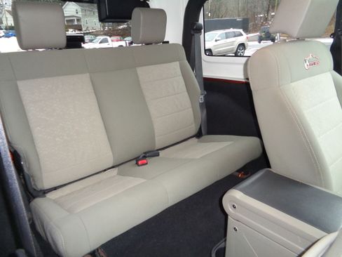 Used 2010 Jeep Wrangler Mountain image 7