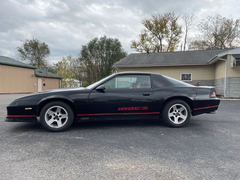 Used 1989 Chevrolet Camaro IROC-Z image 2