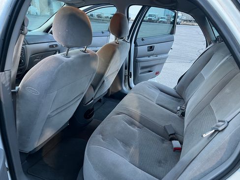 Used 2005 Ford Taurus SE image 16