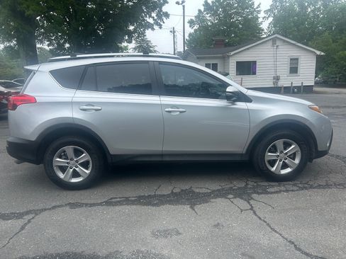 Used 2013 Toyota RAV4 FWD XLE image 7
