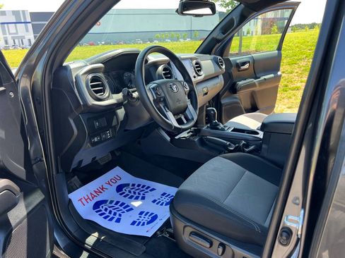 Used 2022 Toyota Tacoma TRD Off-Road image 13