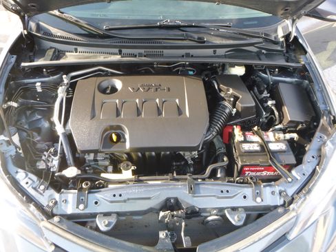 Used 2017 Toyota Corolla SE image 32