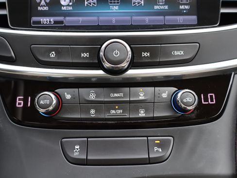 Used 2017 Buick LaCrosse Essence image 20