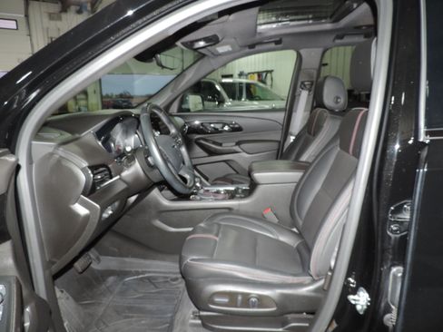 Used 2023 Chevrolet Traverse RS image 35