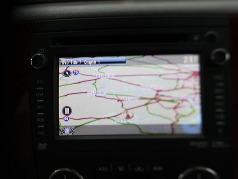 Used 2014 Chevrolet Suburban LTZ image 20