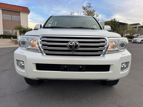 Used 2013 Toyota Land Cruiser image 11