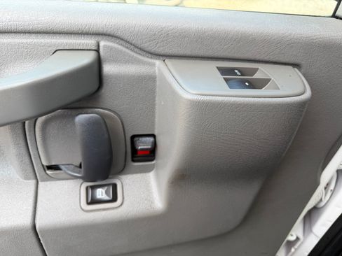 Used 2019 Chevrolet Express 3500 UNAVAIL RWD image 12