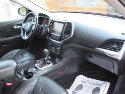 Used 2015 Jeep Cherokee Trailhawk image 6