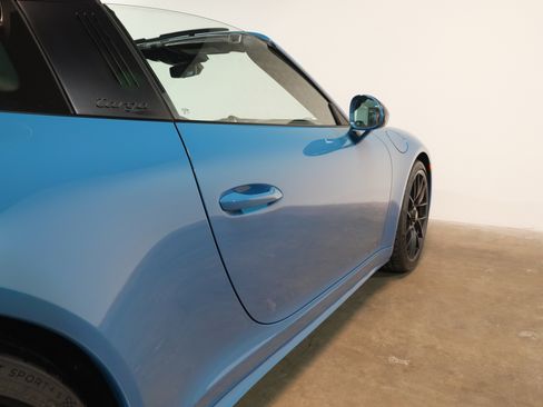Used 2018 Porsche 911 Targa 4 GTS image 51