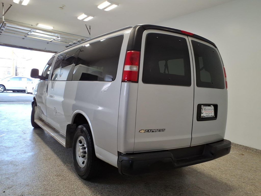 Used 2017 Chevrolet Express 3500 LS RWD image 6