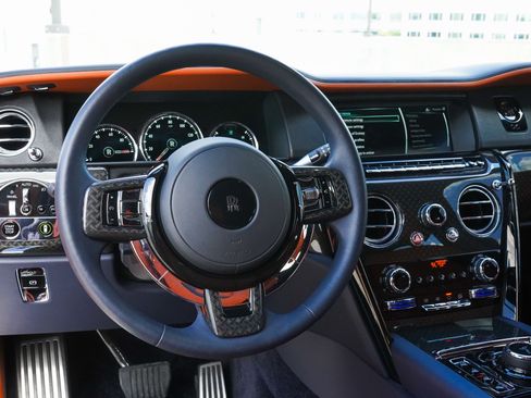 Used 2022 Rolls-Royce Cullinan Black Badge image 18