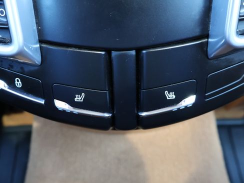 Used 2016 Porsche Cayenne S image 25