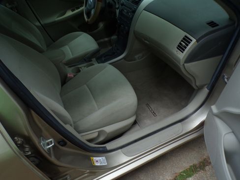 Used 2009 Toyota Corolla LE Sedan 4D FWD image 9