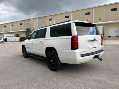 Used 2015 Chevrolet Suburban LS RWD image 32