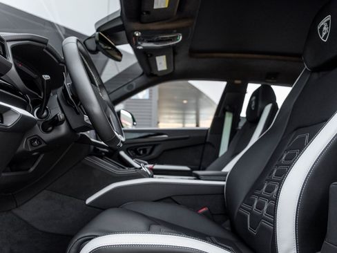 Used 2025 Lamborghini Urus SE AWD/4WD image 11