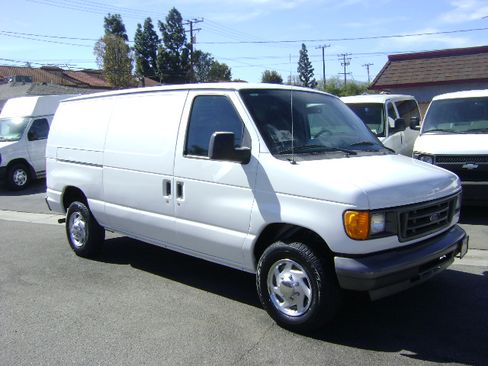 Used 2005 Ford E-150 and Econoline 150 image 3